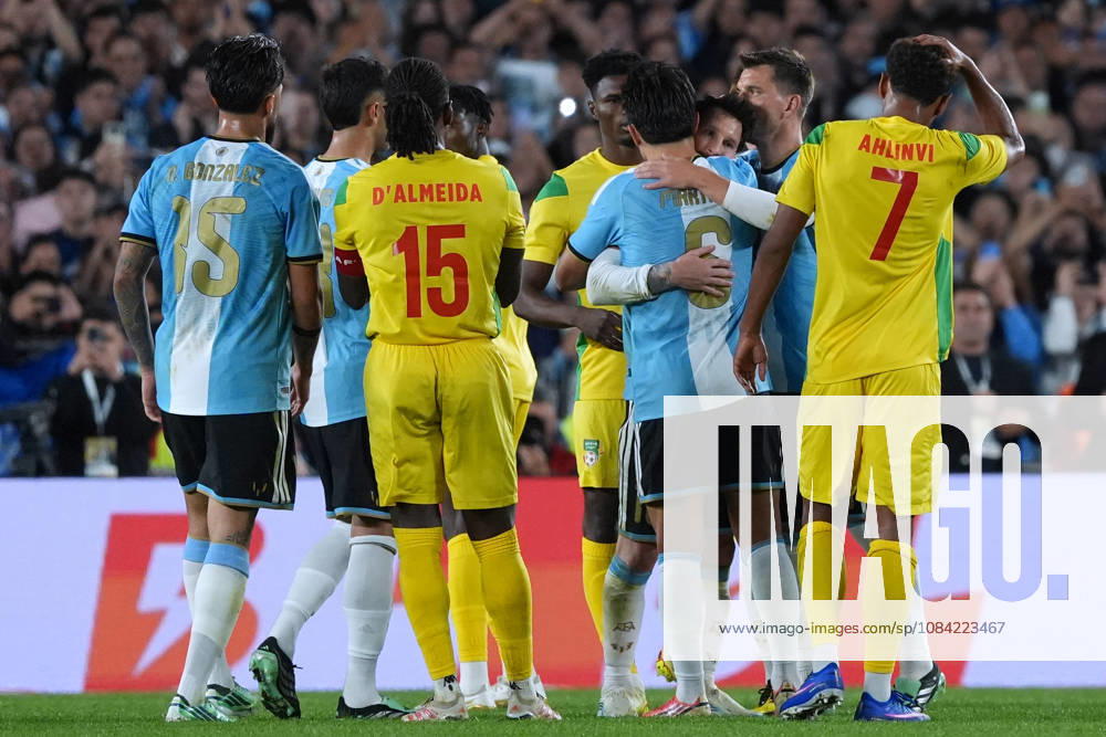 Messi bade farewell to Argentina in the friendly match against Benin BUENOS AIRES, ARGENTINA – OCTOBER 6, 2026: Argentine football legend and national team, Nationalteam captain Lionel Messi waves goodbye to the crowd during his farewell match in front of over 80,000 spectators at the Monumental Stadium, in Buenos Aires, Argentina on October 6, 2026. Retiring after a historic 21-year career with the national squad to make way for new generations, the forward leaves behind an indelible legacy in international football. Thousands of devoted supporters arrived early at the stadium s vicinity to secure their spots in the stands and witness the final on-pitch appearance of one of the greatest players of all time in the light blue and white jersey. Luciano Gonzalez Anadolu Buenos Aires Argentina. Editorial use only. Please get in touch for any other usage.