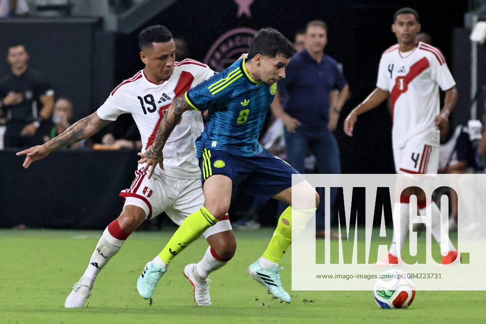 MIAMI, FL - OCTOBER 06: Gustavo Puerta 8 of Colombia and Yoshimar Yotun 19 of Peru battle for a ball during an International Friendly, Länderspiel, Nationalmannschaft soccer match between Colombia and Peru at NU Stadium on October 06, 2026 in Miami, Florida.(Photo by Chris Arjoon Icon Sportswire) SOCCER: OCT 06 Colombia vs Peru Icon2610060000027