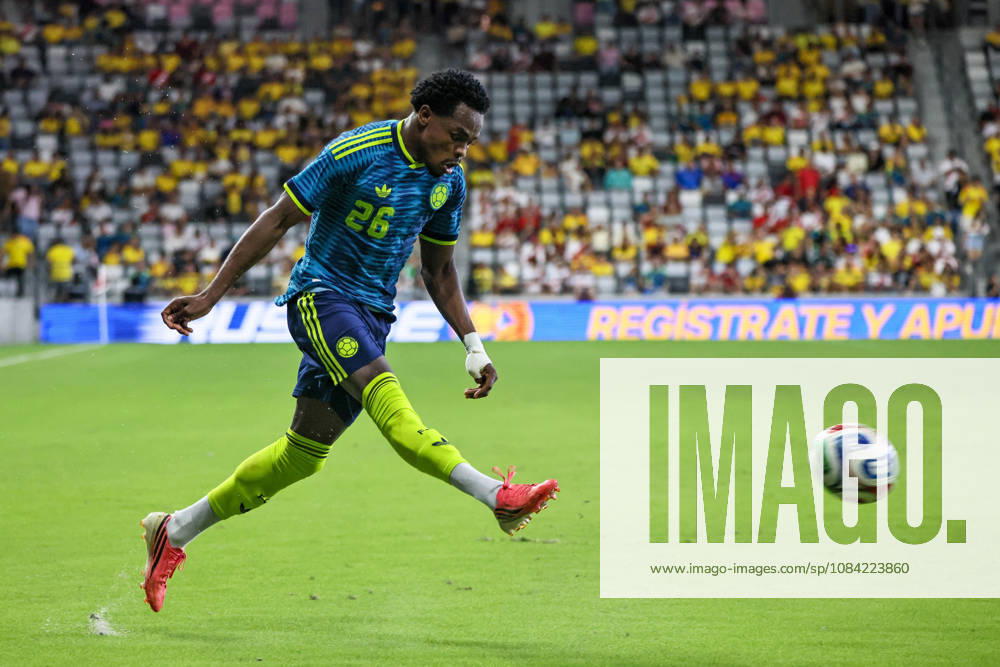 MIAMI, FL - OCTOBER 06: Carlos Andres Gomez 26 of Colombia kicks a ball during an International Friendly, Länderspiel, Nationalmannschaft soccer match between Colombia and Peru at NU Stadium on October 06, 2026 in Miami, Florida.(Photo by Chris Arjoon Icon Sportswire) SOCCER: OCT 06 Colombia vs Peru Icon2610060000043