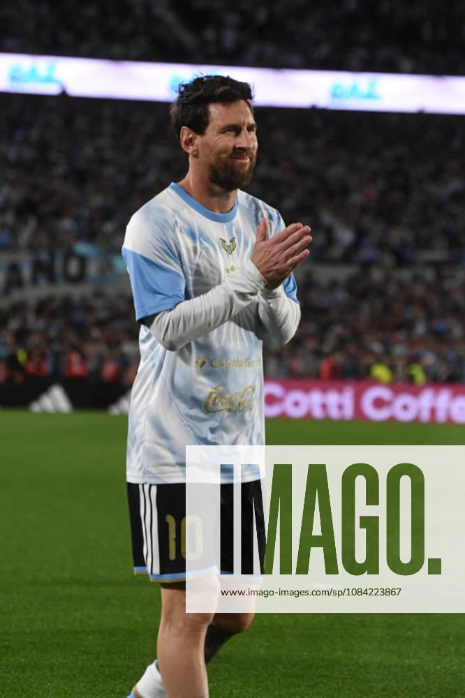 Messi juega su último partido con la selección Argentina en Buenos Aires El futbolista Lionel Messi durante el calentamiento antes del partido entre las selecciones de Argentina y Benín, a 6 de octubre de 2026, en Buenos Aires (Argentina). El partido será la última ocasión en la que Leo Messi vestirá la albiceleste tras anunciar su retiro del fútbol de selecciones. 06 OCTUBRE 2026;MESSI;ÚLTIMO PARTIDO;ARGENTINA;RETIRADA;ASTRO;FUTBOLISTA;ARGENTINO;FÚTBOL;MEJOR JUGADOR; Sebastiá Buenos Aires (Argentina) Buenos Aires (Argentina) Espana
