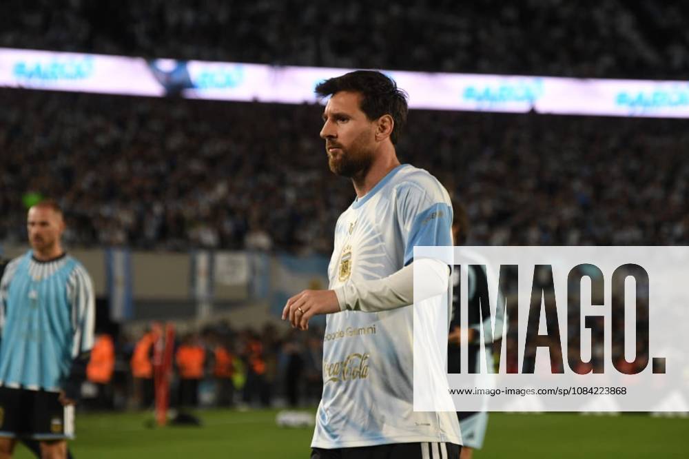 Messi juega su último partido con la selección Argentina en Buenos Aires El futbolista Lionel Messi durante el calentamiento antes del partido entre las selecciones de Argentina y Benín, a 6 de octubre de 2026, en Buenos Aires (Argentina). El partido será la última ocasión en la que Leo Messi vestirá la albiceleste tras anunciar su retiro del fútbol de selecciones. 06 OCTUBRE 2026;MESSI;ÚLTIMO PARTIDO;ARGENTINA;RETIRADA;ASTRO;FUTBOLISTA;ARGENTINO;FÚTBOL;MEJOR JUGADOR; Sebastiá Buenos Aires (Argentina) Buenos Aires (Argentina) Espana