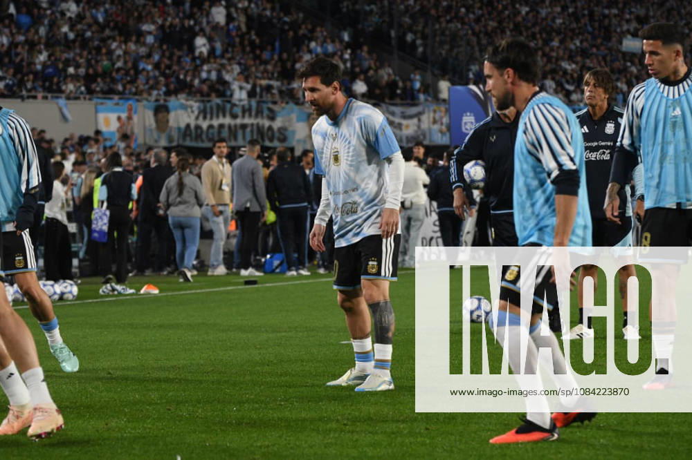 Messi juega su último partido con la selección Argentina en Buenos Aires El futbolista Lionel Messi durante el calentamiento antes del partido entre las selecciones de Argentina y Benín, a 6 de octubre de 2026, en Buenos Aires (Argentina). El partido será la última ocasión en la que Leo Messi vestirá la albiceleste tras anunciar su retiro del fútbol de selecciones. 06 OCTUBRE 2026;MESSI;ÚLTIMO PARTIDO;ARGENTINA;RETIRADA;ASTRO;FUTBOLISTA;ARGENTINO;FÚTBOL;MEJOR JUGADOR; Sebastiá Buenos Aires (Argentina) Buenos Aires (Argentina) Espana