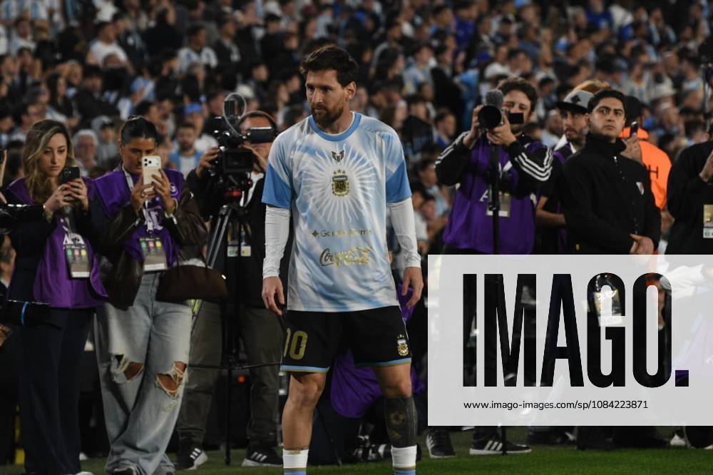 Messi juega su último partido con la selección Argentina en Buenos Aires El futbolista Lionel Messi durante el calentamiento antes del partido entre las selecciones de Argentina y Benín, a 6 de octubre de 2026, en Buenos Aires (Argentina). El partido será la última ocasión en la que Leo Messi vestirá la albiceleste tras anunciar su retiro del fútbol de selecciones. 06 OCTUBRE 2026;MESSI;ÚLTIMO PARTIDO;ARGENTINA;RETIRADA;ASTRO;FUTBOLISTA;ARGENTINO;FÚTBOL;MEJOR JUGADOR; Sebastiá Buenos Aires (Argentina) Buenos Aires (Argentina) Espana
