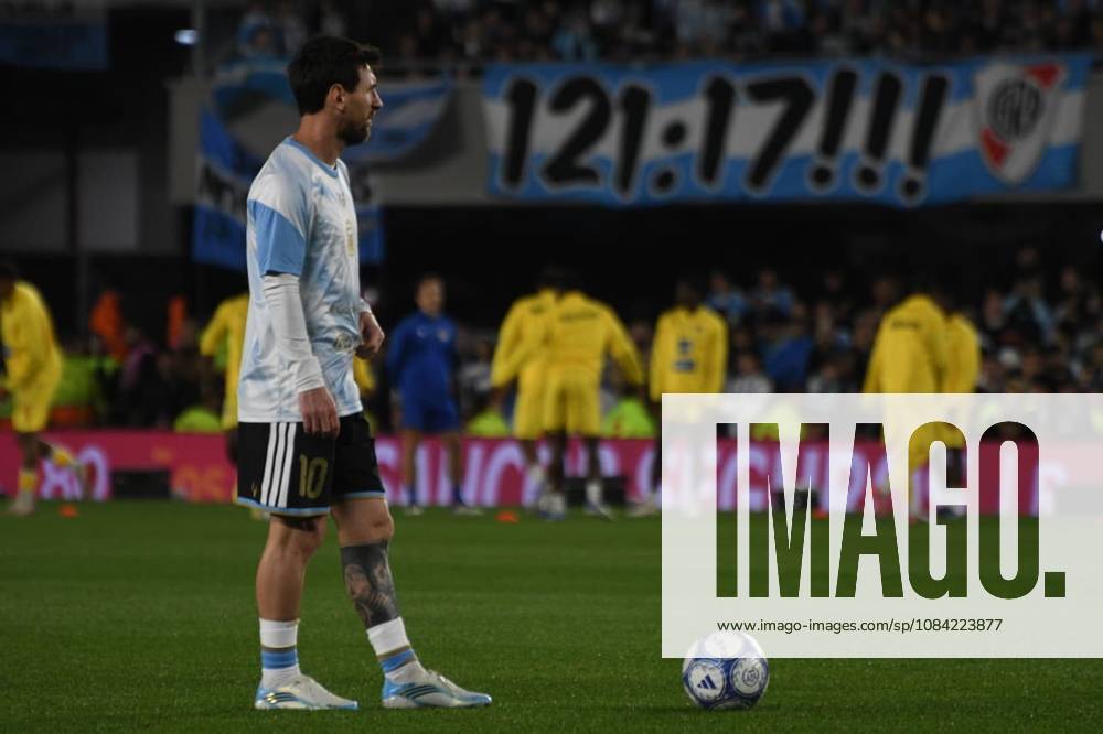 Messi juega su último partido con la selección Argentina en Buenos Aires El futbolista Lionel Messi durante el calentamiento antes del partido entre las selecciones de Argentina y Benín, a 6 de octubre de 2026, en Buenos Aires (Argentina). El partido será la última ocasión en la que Leo Messi vestirá la albiceleste tras anunciar su retiro del fútbol de selecciones. 06 OCTUBRE 2026;MESSI;ÚLTIMO PARTIDO;ARGENTINA;RETIRADA;ASTRO;FUTBOLISTA;ARGENTINO;FÚTBOL;MEJOR JUGADOR; Sebastiá Buenos Aires (Argentina) Buenos Aires (Argentina) Espana