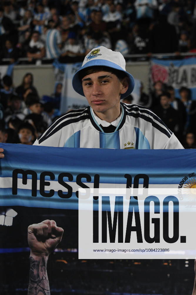 Messi juega su último partido con la selección Argentina en Buenos Aires Aficionados durante la celebración del partido entre las selecciones de Argentina y Benín, a 6 de octubre de 2026, en Buenos Aires (Argentina). El partido será la última ocasión en la que Leo Messi vestirá la albiceleste tras anunciar su retiro del fútbol de selecciones. 07 OCTUBRE 2026 Sebastiá Buenos Aires (Argentina) Buenos Aires (Argentina) Espana