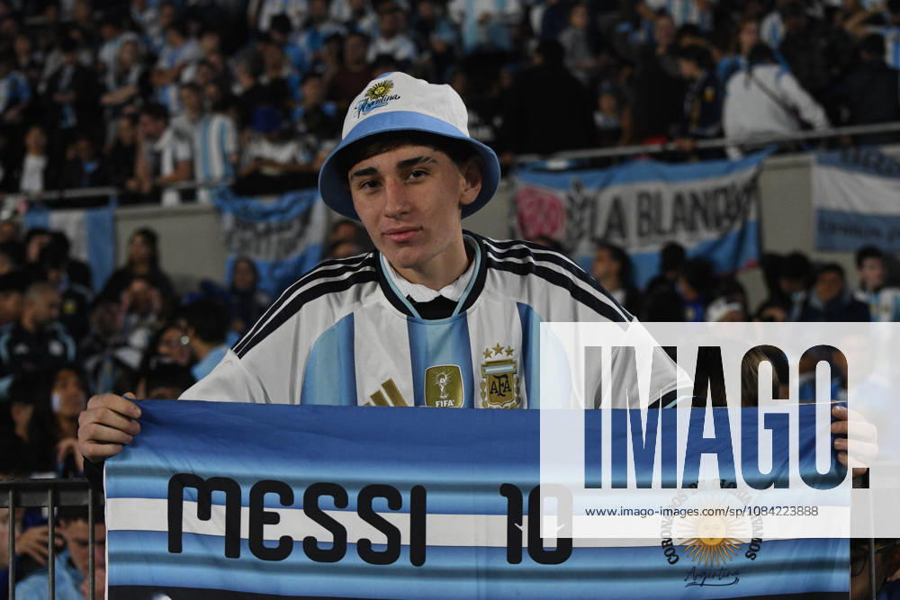 Messi juega su último partido con la selección Argentina en Buenos Aires Aficionados durante la celebración del partido entre las selecciones de Argentina y Benín, a 6 de octubre de 2026, en Buenos Aires (Argentina). El partido será la última ocasión en la que Leo Messi vestirá la albiceleste tras anunciar su retiro del fútbol de selecciones. 07 OCTUBRE 2026 Sebastiá Buenos Aires (Argentina) Buenos Aires (Argentina) Espana