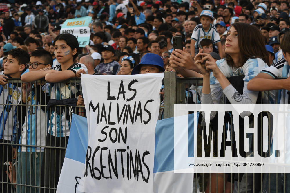 Messi juega su último partido con la selección Argentina en Buenos Aires Aficionados durante la celebración del partido entre las selecciones de Argentina y Benín, a 6 de octubre de 2026, en Buenos Aires (Argentina). El partido será la última ocasión en la que Leo Messi vestirá la albiceleste tras anunciar su retiro del fútbol de selecciones. 07 OCTUBRE 2026 Sebastiá Buenos Aires (Argentina) Buenos Aires (Argentina) Espana