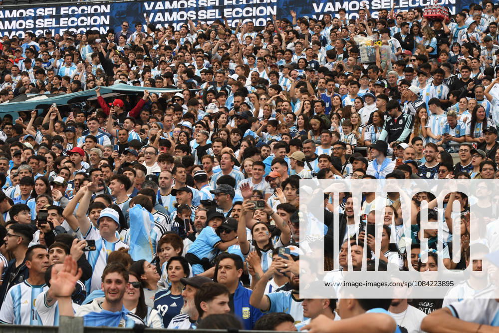 Messi juega su último partido con la selección Argentina en Buenos Aires Aficionados durante la celebración del partido entre las selecciones de Argentina y Benín, a 6 de octubre de 2026, en Buenos Aires (Argentina). El partido será la última ocasión en la que Leo Messi vestirá la albiceleste tras anunciar su retiro del fútbol de selecciones. 07 OCTUBRE 2026 Sebastiá Buenos Aires (Argentina) Buenos Aires (Argentina) Espana