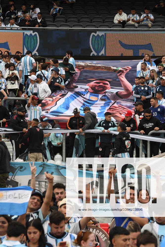 Messi juega su último partido con la selección Argentina en Buenos Aires Aficionados durante la celebración del partido entre las selecciones de Argentina y Benín, a 6 de octubre de 2026, en Buenos Aires (Argentina). El partido será la última ocasión en la que Leo Messi vestirá la albiceleste tras anunciar su retiro del fútbol de selecciones. 07 OCTUBRE 2026 Sebastiá Buenos Aires (Argentina) Buenos Aires (Argentina) Espana
