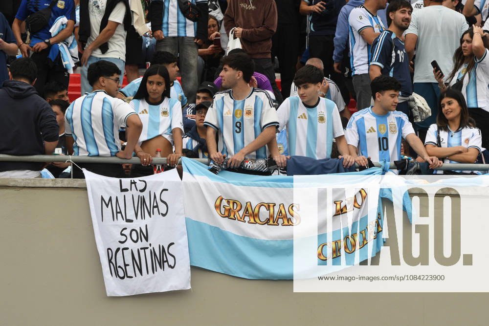 Messi juega su último partido con la selección Argentina en Buenos Aires Aficionados durante la celebración del partido entre las selecciones de Argentina y Benín, a 6 de octubre de 2026, en Buenos Aires (Argentina). El partido será la última ocasión en la que Leo Messi vestirá la albiceleste tras anunciar su retiro del fútbol de selecciones. 07 OCTUBRE 2026 Sebastiá Buenos Aires (Argentina) Buenos Aires (Argentina) Espana