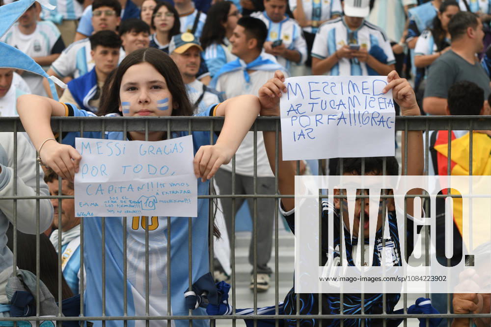 Messi juega su último partido con la selección Argentina en Buenos Aires Aficionados durante la celebración del partido entre las selecciones de Argentina y Benín, a 6 de octubre de 2026, en Buenos Aires (Argentina). El partido será la última ocasión en la que Leo Messi vestirá la albiceleste tras anunciar su retiro del fútbol de selecciones. 07 OCTUBRE 2026 Sebastiá Buenos Aires (Argentina) Buenos Aires (Argentina) Espana
