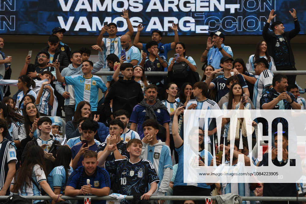 Messi juega su último partido con la selección Argentina en Buenos Aires Aficionados durante la celebración del partido entre las selecciones de Argentina y Benín, a 6 de octubre de 2026, en Buenos Aires (Argentina). El partido será la última ocasión en la que Leo Messi vestirá la albiceleste tras anunciar su retiro del fútbol de selecciones. 07 OCTUBRE 2026 Sebastiá Buenos Aires (Argentina) Buenos Aires (Argentina) Espana