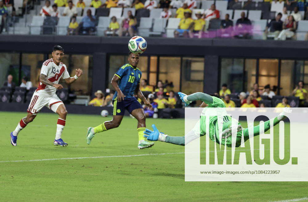 International soccer friendly - Colombia vs. Peru epaselect Peru goalkeeper Pedro Gallese (R) in action against Colombia midfielder Jhon Arias (C) during the international soccer friendly between Colombia and Peru at Nu Stadium in Miami, Florida, USA, 06 October 2026. MIAMI FLORIDA United States