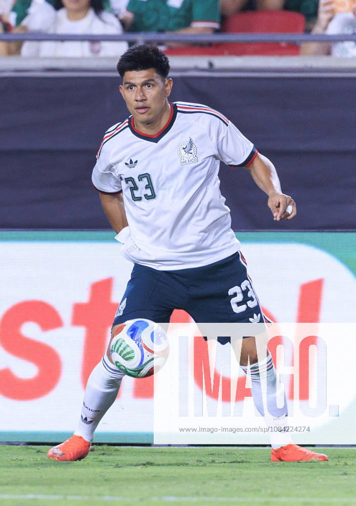 Jesus Gallardo 23 of Mexico during an International Friendly, Länderspiel, Nationalmannschaft match against Chile at the Los Angeles Memorial Coliseum on Tuesday October 6, 2026 in Los Angeles, California. Mexico loses to Chile, 0-2. ARIANA RUIZ PI Los Angeles USA - ZUMAp124 20261006_zaa_p124_101