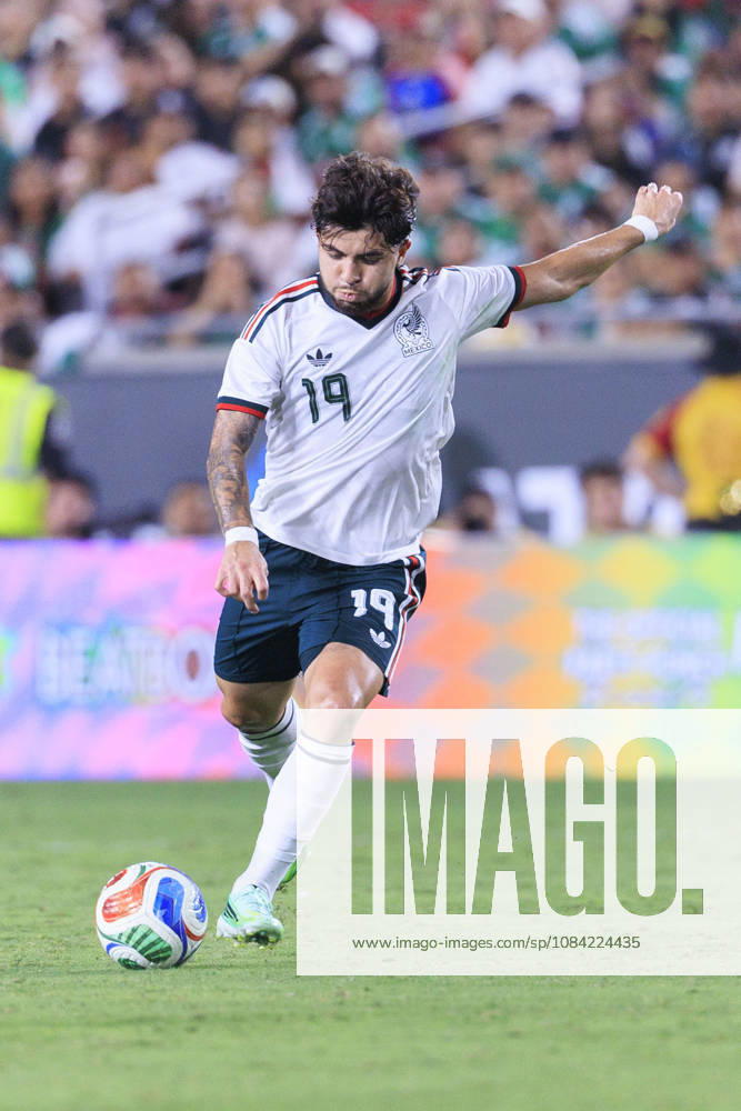 Denzell Garcia 19 of Mexico during an International Friendly, Länderspiel, Nationalmannschaft match against Chile at the Los Angeles Memorial Coliseum on Tuesday October 6, 2026 in Los Angeles, California. Mexico loses to Chile, 0-2. ARIANA RUIZ PI Mexico Vs. Chile - ZUMAp124 20261006_zaa_p124_104