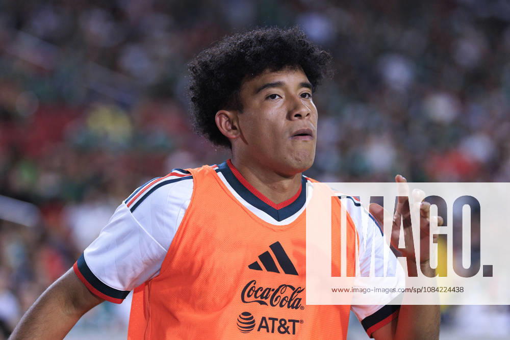 Isaias Violante 26 of Mexico during an International Friendly, Länderspiel, Nationalmannschaft match against Chile at the Los Angeles Memorial Coliseum on Tuesday October 6, 2026 in Los Angeles, California. Mexico loses to Chile, 0-2. ARIANA RUIZ PI Mexico Vs. Chile - ZUMAp124 20261006_zaa_p124_106