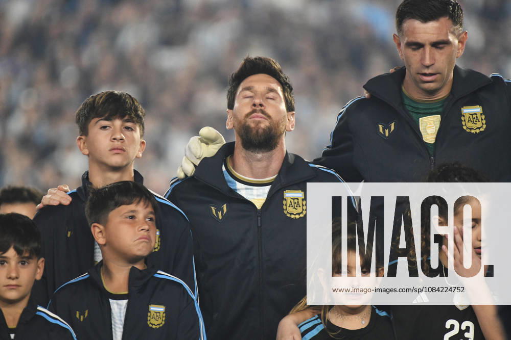 Argentina v Benin - International Friendly, Länderspiel, Nationalmannschaft Lionel Messi and Emiliano Martinez of Argentina attend the national anthem ceremony before the match between Argentina and Benin at Estadio Monumental in Buenos Aires, Argentina, on October 6, 2026. Buenos Aires Buenos Aires Argentina