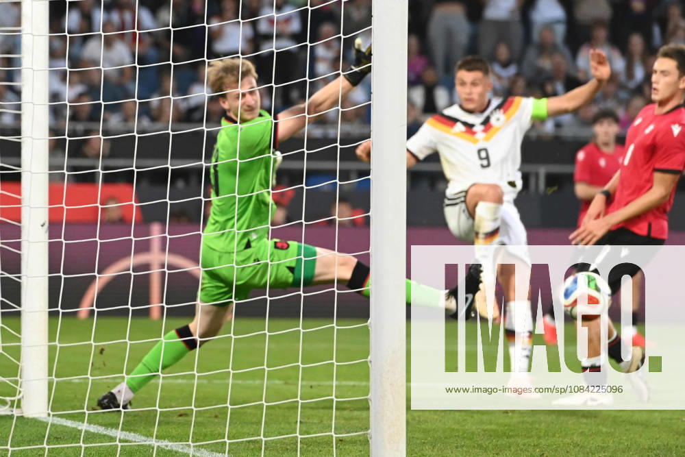 Nicolo TRESOLDI (GER) Torchance Aktion, Zweikampf, gegen Torwart Papuna Beruashvili (GEO) Fussball Laenderspiel, U21, U 21 EM-Qualifikation, Deutschland - Georgien 2-0 am 06.10.2026, Schueco-Arena Bielefeld, Â
