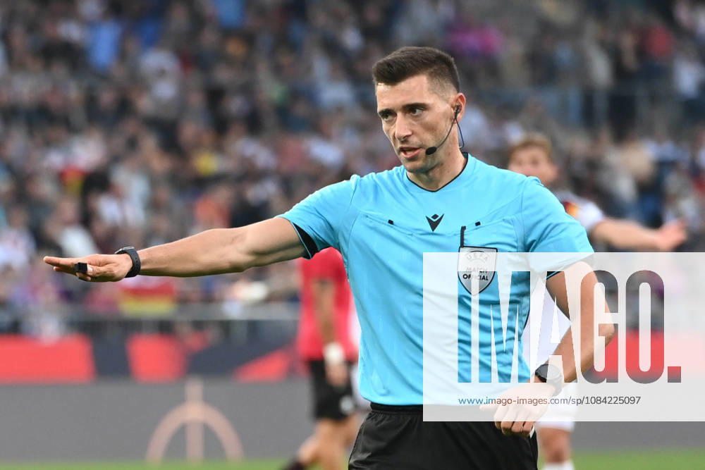 Schiedsrichter Florian LATA (ALB) - Gestik, Geste, gestikuliert, Fussball Laenderspiel, U21, U 21 EM-Qualifikation, Deutschland - Georgien 2-0 am 06.10.2026, Schueco-Arena Bielefeld, Â