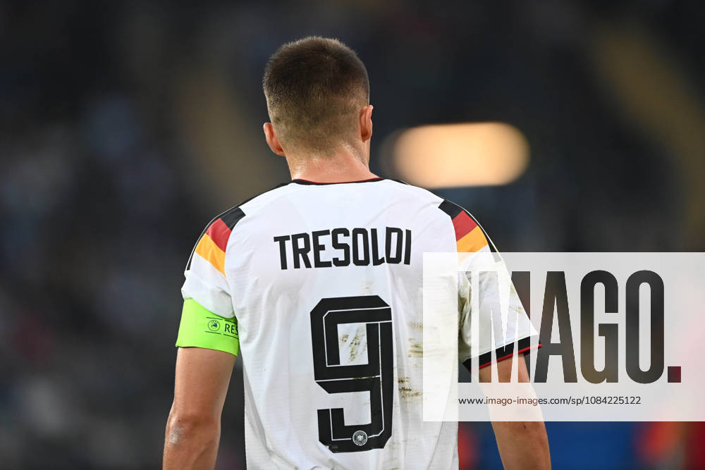 Nicolo TRESOLDI (GER) halbe Figur, Halbfigur, halber Koerper, Einzelbild, angeschnittenes Einzelmotiv, Rueckansicht, Fussball Laenderspiel, U21, U 21 EM-Qualifikation, Deutschland - Georgien 2-0 am 06.10.2026, Schueco-Arena Bielefeld, Â