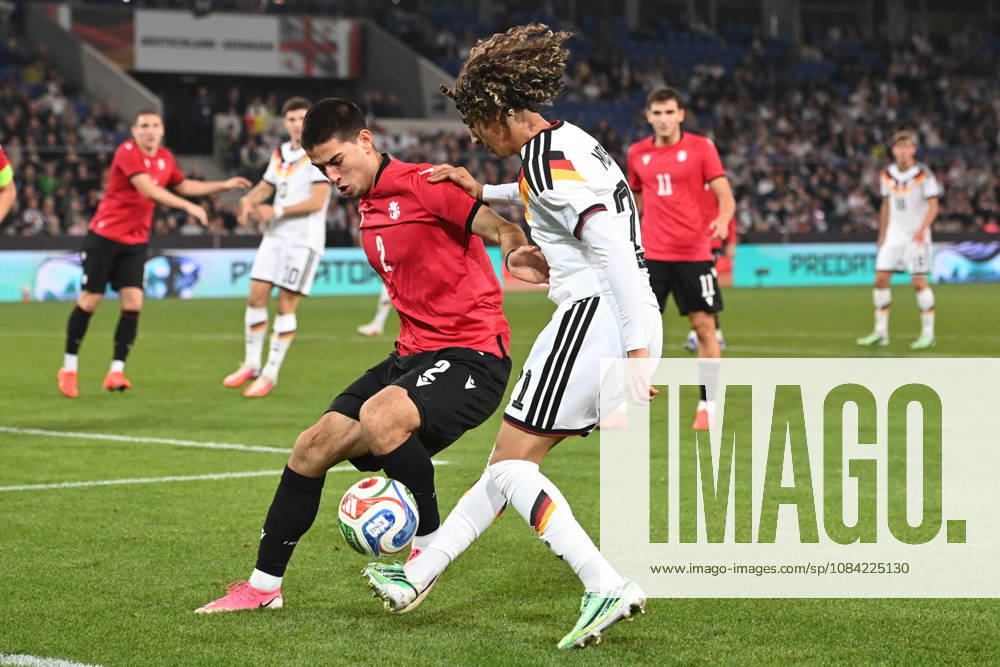 Wael MOHYA (GER) gegen Rati Grigalava (GEO) Aktion, Zweikampf, Fussball Laenderspiel, U21, U 21 EM-Qualifikation, Deutschland - Georgien 2-0 am 06.10.2026, Schueco-Arena Bielefeld, Â
