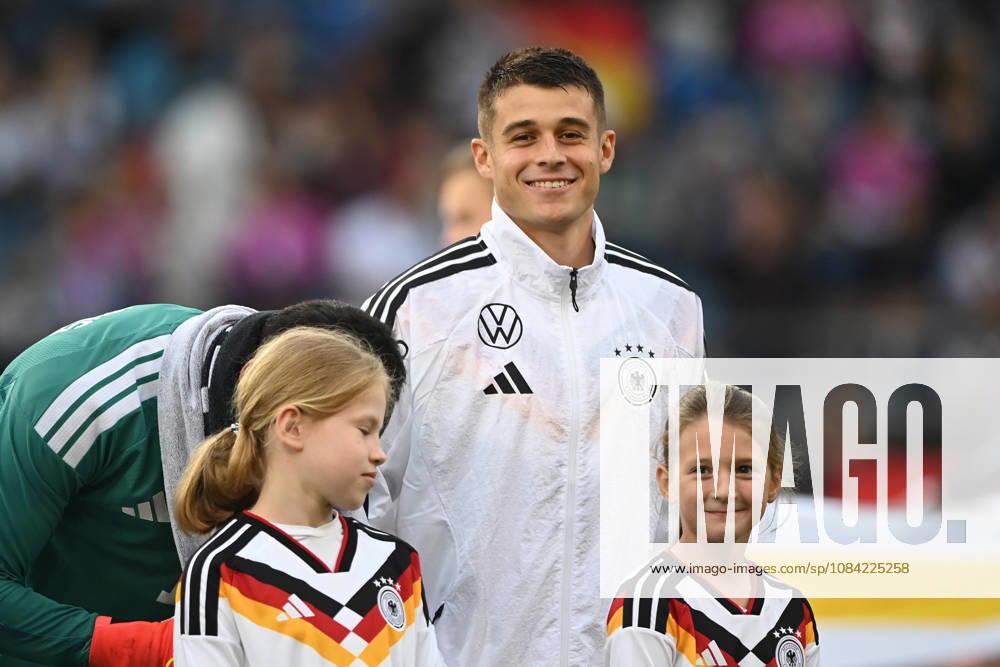Nicolo TRESOLDI (GER) fuehrt die Mannschaft als Kapitaen an, Feature, Randmotiv, Symbolfoto, Fussball Laenderspiel, U21, U 21 EM-Qualifikation, Deutschland - Georgien 2-0 am 06.10.2026, Schueco-Arena Bielefeld, Â