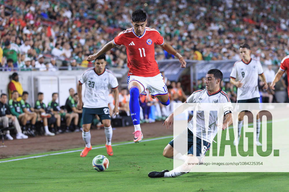 Erik Lira 6 of Mexico slide tackles Dario Osorio 11 of Chile during an International Friendly, Länderspiel, Nationalmannschaft at the Los Angeles Memorial Coliseum on Tuesday October 6, 2026 in Los Angeles, California. Mexico loses to Chile, 0-2. ARIANA RUIZ PI Mexico Vs. Chile - ZUMAp124 20261006_zaa_p124_120