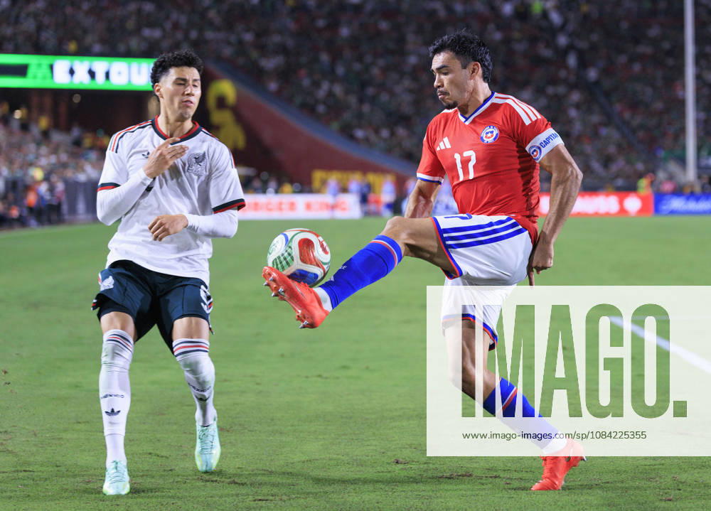 Gabriel Suazo 17 of Chile clears the ball from Jorge Sanchez 2 of Mexico during an International Friendly, Länderspiel, Nationalmannschaft at the Los Angeles Memorial Coliseum on Tuesday October 6, 2026 in Los Angeles, California. Mexico loses to Chile, 0-2. ARIANA RUIZ PI Mexico Vs. Chile - ZUMAp124 20261006_zaa_p124_121