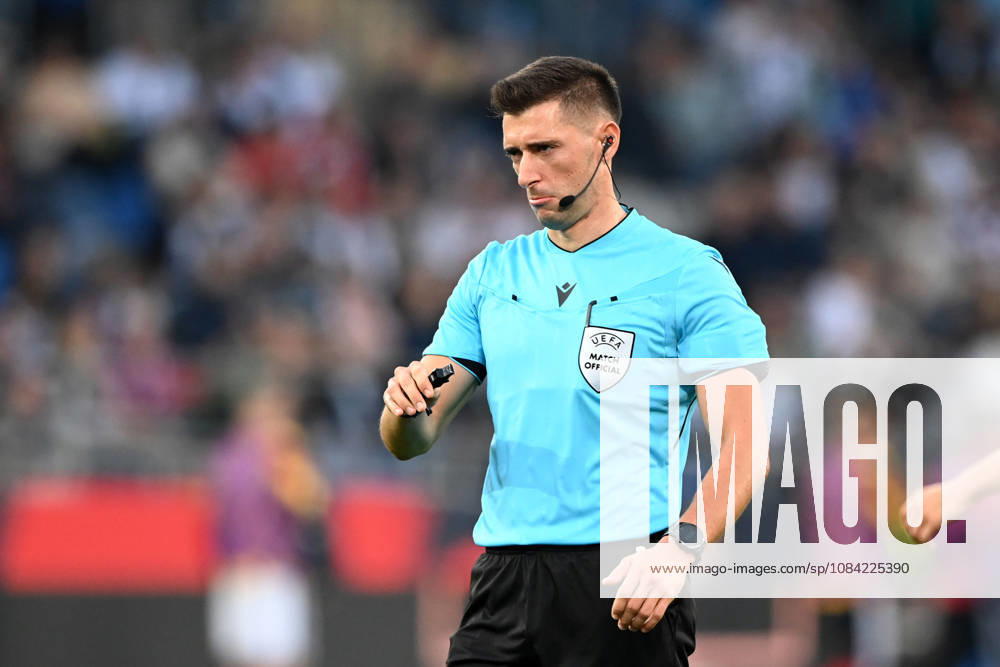Schiedsrichter Florian LATA (ALB) Gestik, Geste, gestikuliert, Fussball Laenderspiel, U21, U 21 EM-Qualifikation, Deutschland - Georgien 2-0 am 06.10.2026, Schueco-Arena Bielefeld, Â