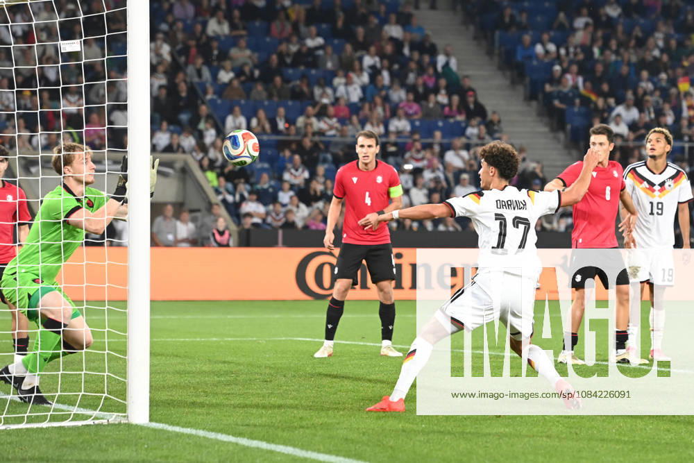 Noah DARVICH (GER) Torchance gegen Torwart Papuna Beruashvili (GEO) Aktion, Zweikampf, Fussball Laenderspiel, U21, U 21 EM-Qualifikation, Deutschland - Georgien 2-0 am 06.10.2026, Schueco-Arena Bielefeld, Â