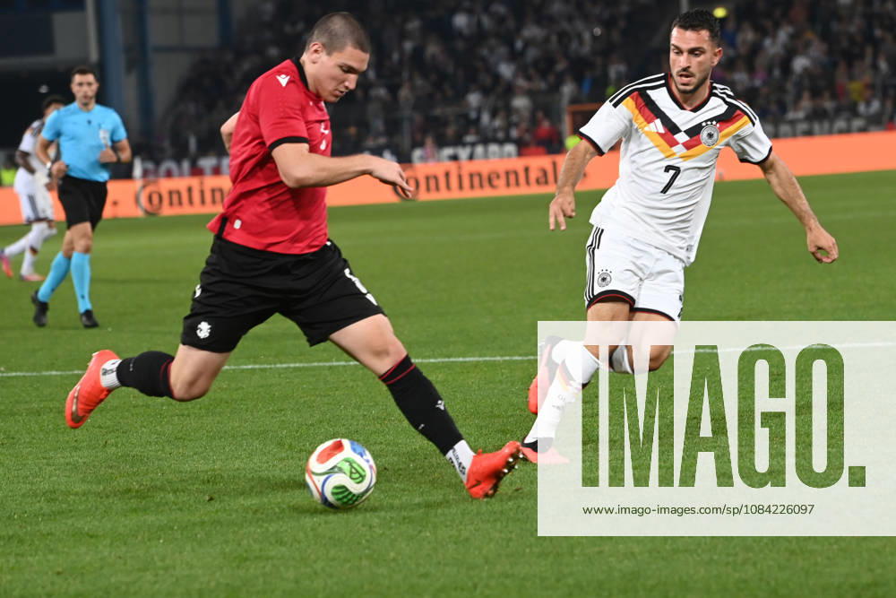 Aleksandre Amisulashvili (GEO) gegen Arijon IBRAHIMOVIC (GER) Aktion, Zweikampf, Fussball Laenderspiel, U21, U 21 EM-Qualifikation, Deutschland - Georgien 2-0 am 06.10.2026, Schueco-Arena Bielefeld, Â