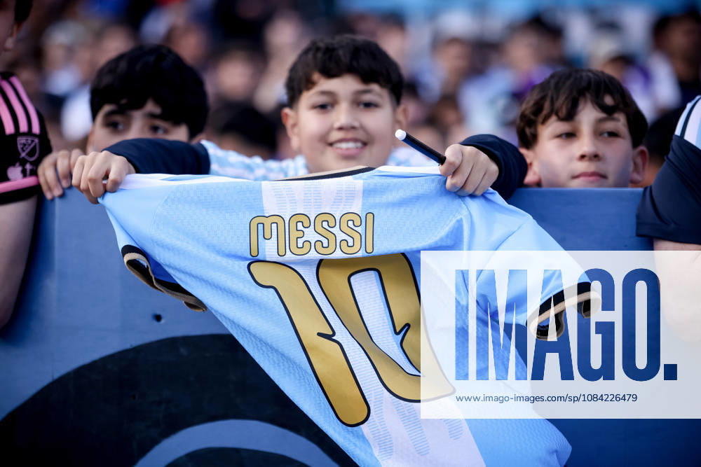 The last match of Messi in Buenos Aires, Argentina - 06 Oct 2026 Argentina fan show the last Messi shirt prior to the match between Argentina and Benin International Friendly, Länderspiel, Nationalmannschaft match, The last match of Messi with Argentina national team, Nationalteam Final score: Argentina 3 - 0 Benin Buenos Aires Argentina