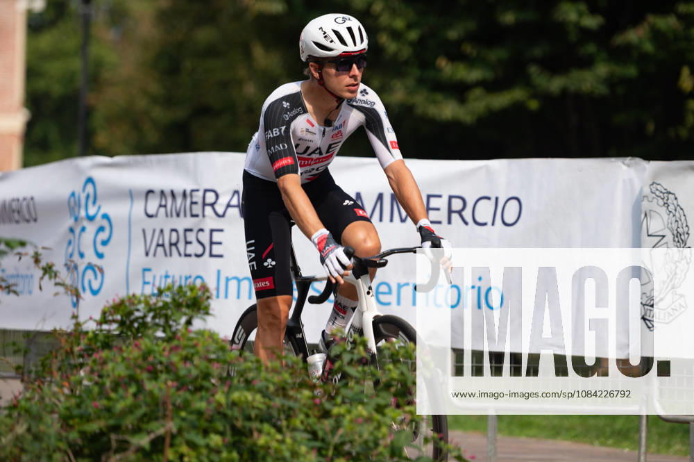 IPA89391047 - Benoit Cosnefroy, UAE TEAM EMIRATES XRG, at the start of the 2026 Tre Valli Varesine in Busto Arsizio, Italy, on October 6, 2026