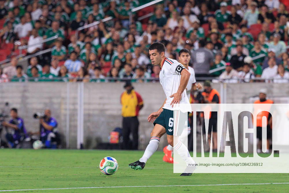 Erik Lira 6 of Mexico passes the ball during an International Friendly, Länderspiel, Nationalmannschaft match against Chile at Los Angeles Memorial Coliseum on Tuesday, October 6, 2026, in Los Angeles, California. Mexico loses to Chile, 0-2. JAVIER ROJAS PI Los Angeles USA - ZUMAp124 20261006_zaa_p124_128