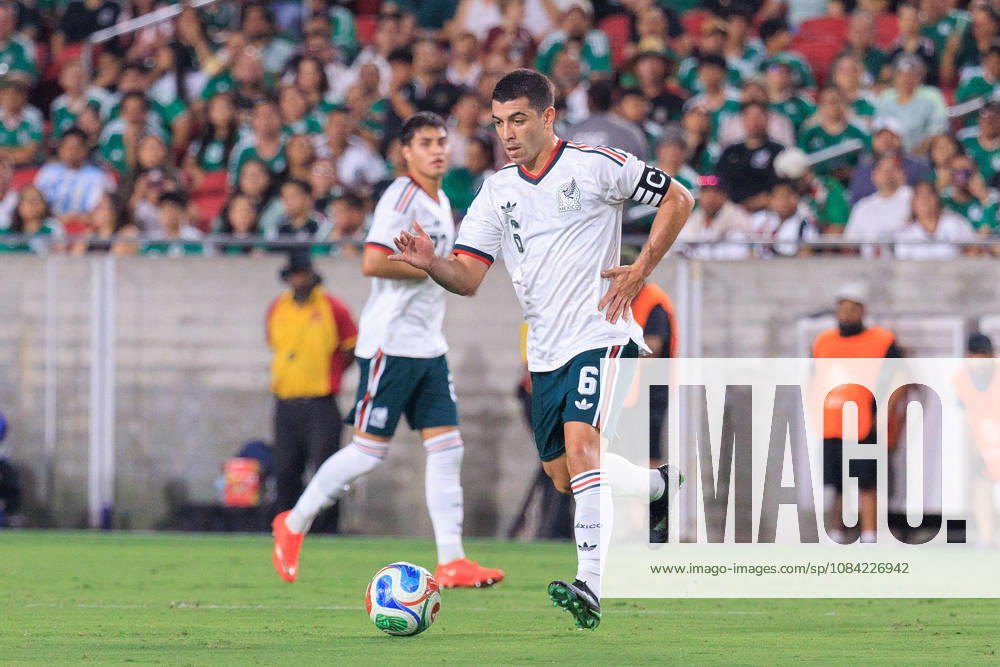 Erik Lira 6 of Mexico during an International Friendly, Länderspiel, Nationalmannschaft match against Chile at Los Angeles Memorial Coliseum on Tuesday, October 6, 2026, in Los Angeles, California. Mexico loses to Chile, 0-2. JAVIER ROJAS PI Mexico Vs. Peru - ZUMAp124 20261006_zaa_p124_127