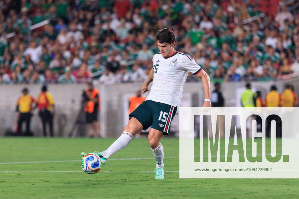 Israel Reyes 15 of Mexico during an International Friendly, Länderspiel, Nationalmannschaft match against Chile at Los Angeles Memorial Coliseum on Tuesday, October 6, 2026, in Los Angeles, California. Mexico loses to Chile, 0-2. JAVIER ROJAS PI Mexico Vs. Peru - ZUMAp124 20261006_zaa_p124_132