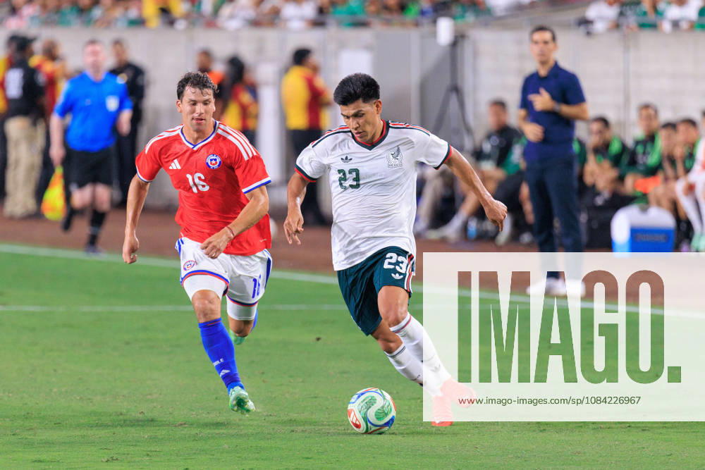 Jesus Gallardo 23 of Mexico is defended by Gonzalo Tapia 16 of Chile during an International Friendly, Länderspiel, Nationalmannschaft match at Los Angeles Memorial Coliseum on Tuesday, October 6, 2026, in Los Angeles, California. Mexico loses to Chile, 0-2. JAVIER ROJAS PI Mexico Vs. Peru - ZUMAp124 20261006_zaa_p124_137