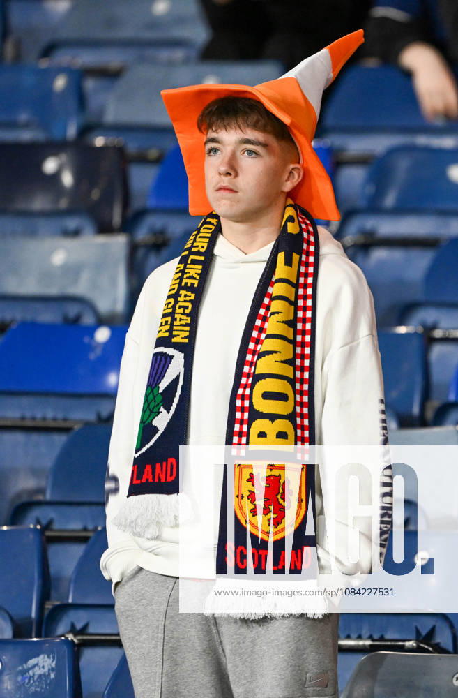 Glasgow, Scotland, 6th October 2026. Scotland fans during the Scotland vs Slovenia UEFA Nations League match at Hampden Park, Glasgow. Picture credit should read: Neil Hanna Sportimage . SPI_109_NH_Scotland_Slovenia SPI-5054-0109