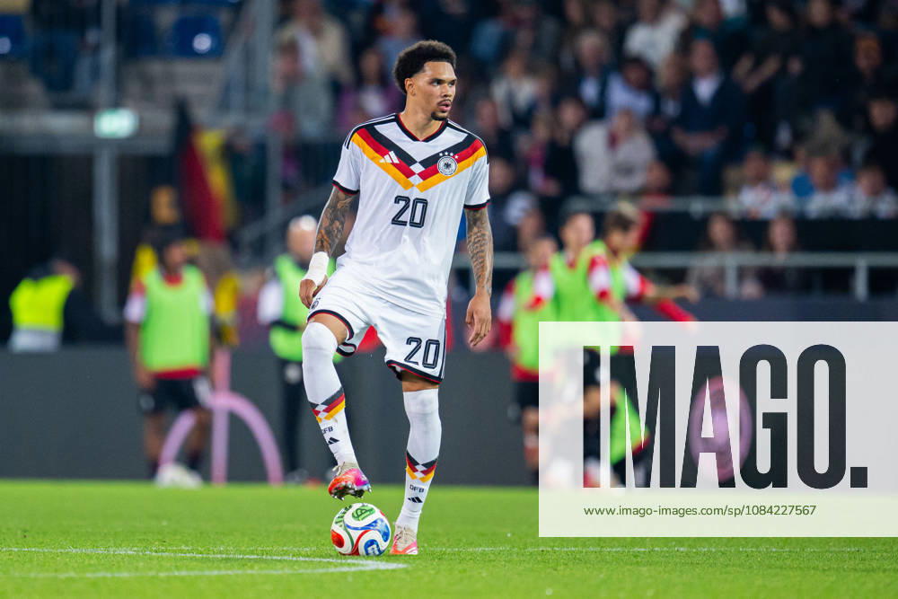 Fußball, 2026 2027, U21, U 21 EM-Qualifikation, Deutschland - Georgien: Pharrell Nnamdi Collins (Deutschland) mit Ball Bielefeld Nordrhein-Westfalen Deutschland Schüco-Arena