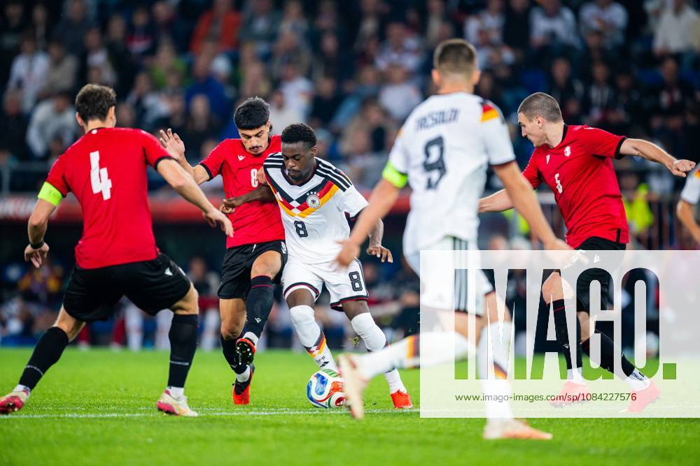 Fußball, 2026 2027, U21, U 21 EM-Qualifikation, Deutschland - Georgien: (M) Giorgi Robakidze (Georgien), Noel Aseko (Deutschland)