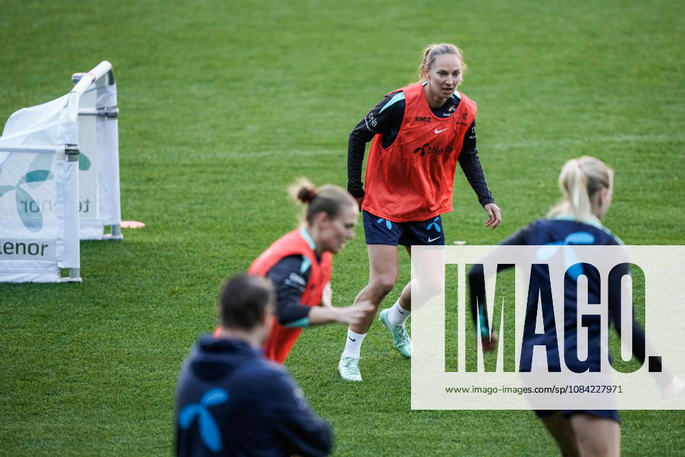 The women s national soccer team is preparing for the World Cup qualifiers Oslo, October 7, 2026 Marit Bratberg Lund during a training session at Ullevaal Stadium, for the World Cup qualifier against Romania. The matches will be played on October 9 at Arcul de Triumf Stadium in Bucharest and on October 13 at Ullevaal Stadium in Oslo. Photo: Beate Oma Dahle, NTB, Oslo, Norway. . RESTRICTED USE FOR BETTING COMPANIES.