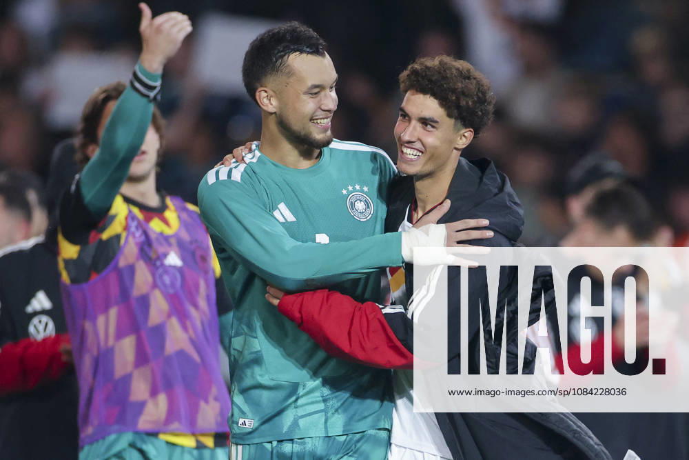 Torhueter Mio Backhaus (Germany) und Noah Darvich (Germany) cheer during the UEFA Under21 EURO Qualifier, EM, Europameisterschaft between Germany U21, U 21 and Georgia U21 at Almstadion on October 6, 2026 in Bielefeld, Germany. (Photo by Marco Steinbrenner DeFodi Images) -