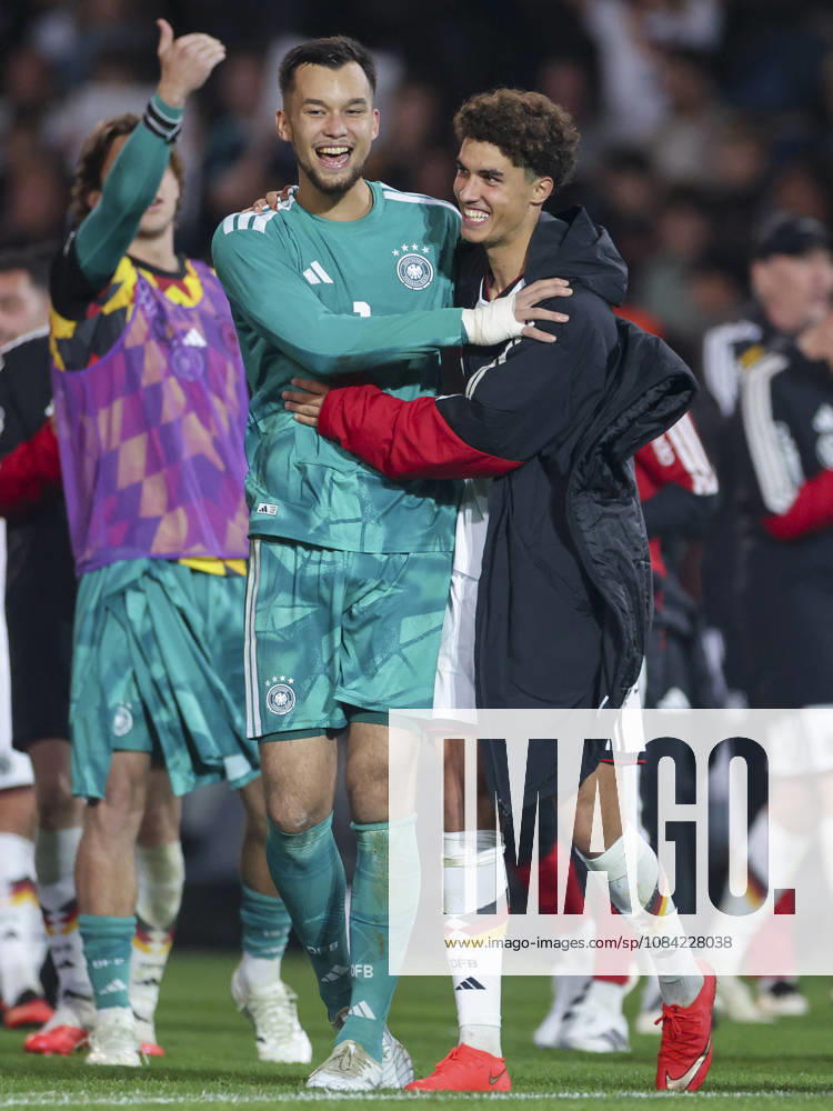 Torhueter Mio Backhaus (Germany) und Noah Darvich (Germany) cheer during the UEFA Under21 EURO Qualifier, EM, Europameisterschaft between Germany U21, U 21 and Georgia U21 at Almstadion on October 6, 2026 in Bielefeld, Germany. (Photo by Marco Steinbrenner DeFodi Images) -