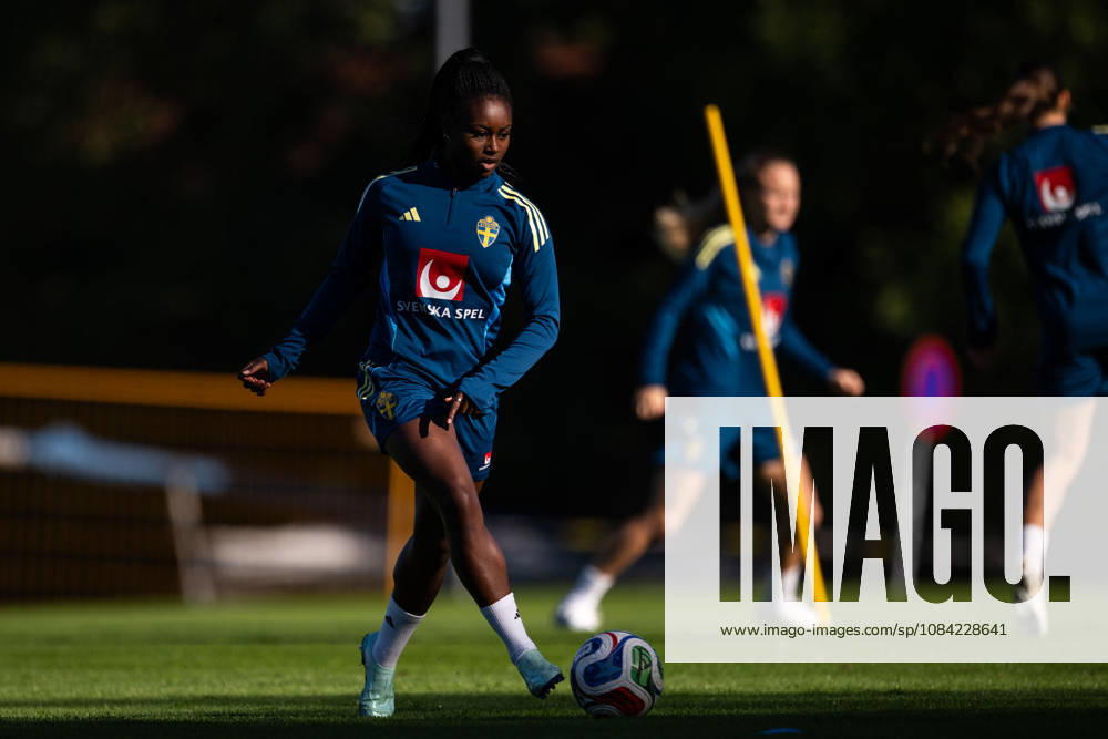 Monica Jusu Bah of the Swedish women s national football team during a training session on October 7, 2026 in Stockholm. Photo: Emma Wallskog BILDBYRAN kod EW EW0716 fotboll football soccer fotball vm-kval kval fifa womens world cup qualifier qualifier träning practice training sverige sweden dam bbeng
