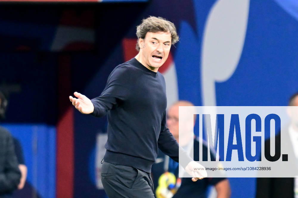 England v Czechia, UEFA Nations League Czechia manager Santi Denia animated on the touchline during the UEFA Nations League match between England and Czechia at Wembley Stadium, London, UK on 6 October 2026. London Wembley Stadium Greater London UK Editorial use only ,