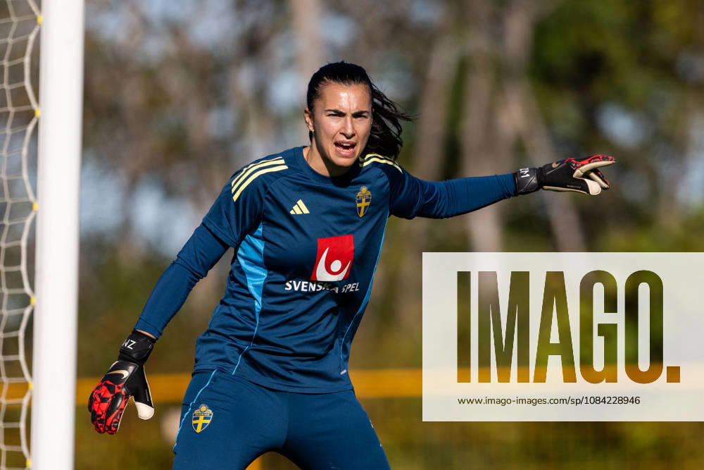 Goalkeeper Zecira Musovic of the Swedish women s national football team during a training session on October 7, 2026 in Stockholm. Photo: Emma Wallskog BILDBYRAN kod EW EW0716 fotboll football soccer fotball vm-kval kval fifa womens world cup qualifier qualifier träning practice training sverige sweden dam bbeng