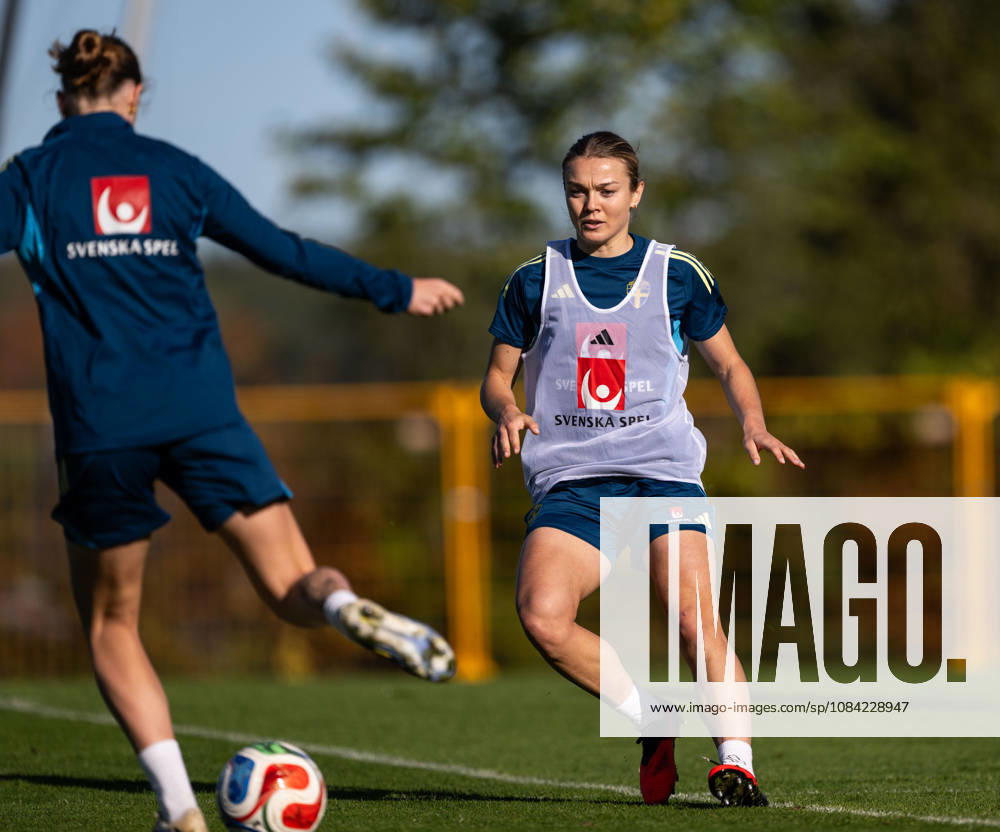 Beata Olsson of the Swedish women s national football team during a training session on October 7, 2026 in Stockholm. Photo: Emma Wallskog BILDBYRAN kod EW EW0716 fotboll football soccer fotball vm-kval kval fifa womens world cup qualifier qualifier träning practice training sverige sweden dam bbeng