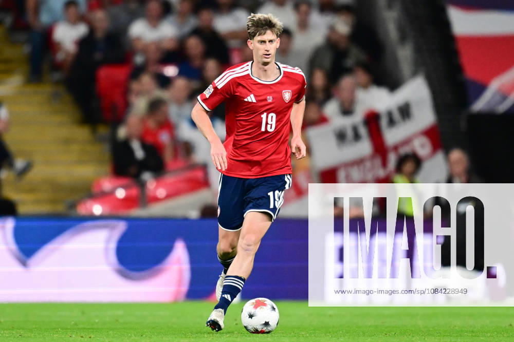 England v Czechia, UEFA Nations League Czechia midfielder Roman Macek (19) sprints forward with the ball during the UEFA Nations League match between England and Czechia at Wembley Stadium, London, UK on 6 October 2026. London Wembley Stadium Greater London UK Editorial use only ,