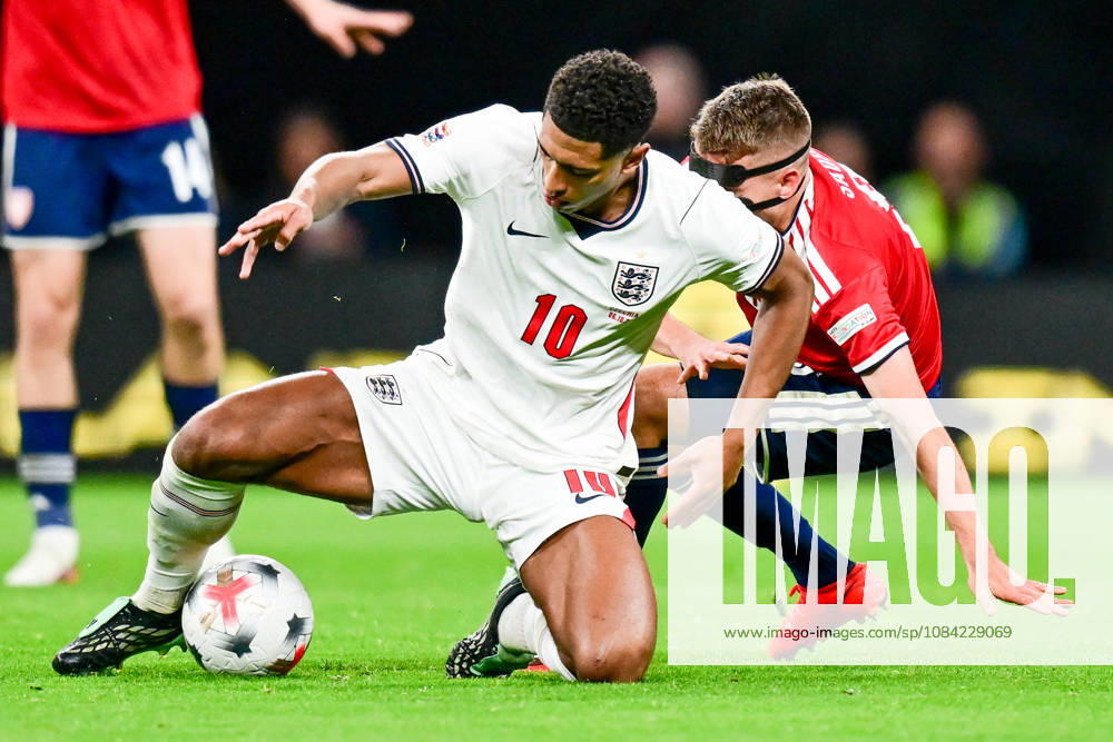 England v Czechia, UEFA Nations League England midfielder Jude Bellingham (10) competes for the ball with Czechia midfielder Michal Sadliek (8) during the UEFA Nations League match between England and Czechia at Wembley Stadium, London, UK on 6 October 2026. London Wembley Stadium Greater London UK Editorial use only ,