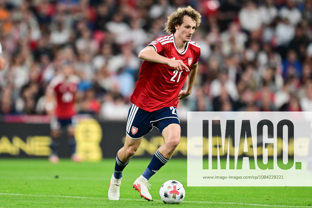 England v Czechia, UEFA Nations League Czechia midfielder Alex Kral (21) sprints forward with the ball during the UEFA Nations League match between England and Czechia at Wembley Stadium, London, UK on 6 October 2026. London Wembley Stadium Greater London UK Editorial use only ,